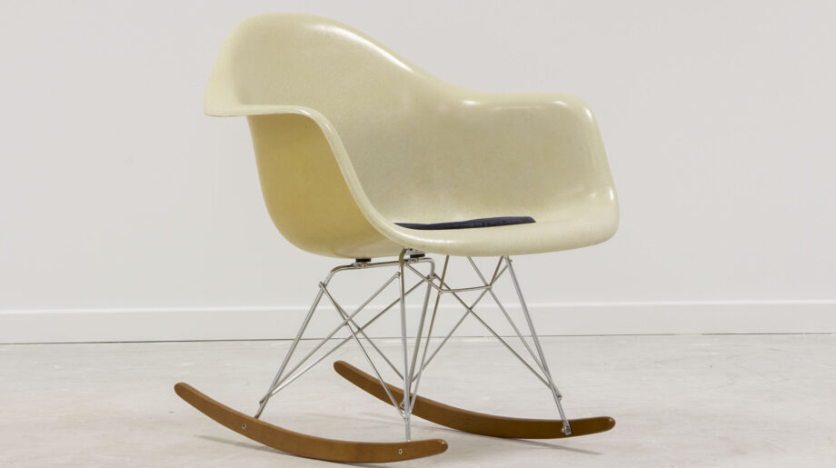 Fauteuil à bascule RAR Charles et Ray Eames édition Herman Miller