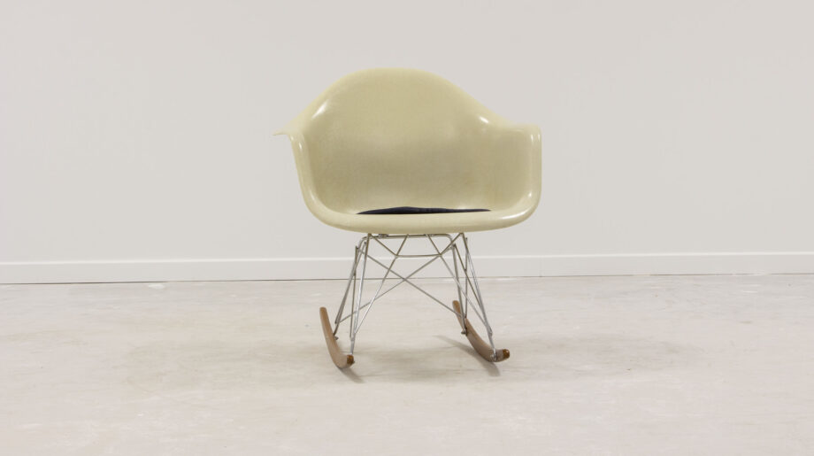 Fauteuil à bascule RAR Charles et Ray Eames édition Herman Miller