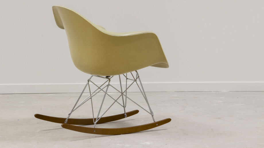 Fauteuil à bascule RAR Charles et Ray Eames édition Herman Miller