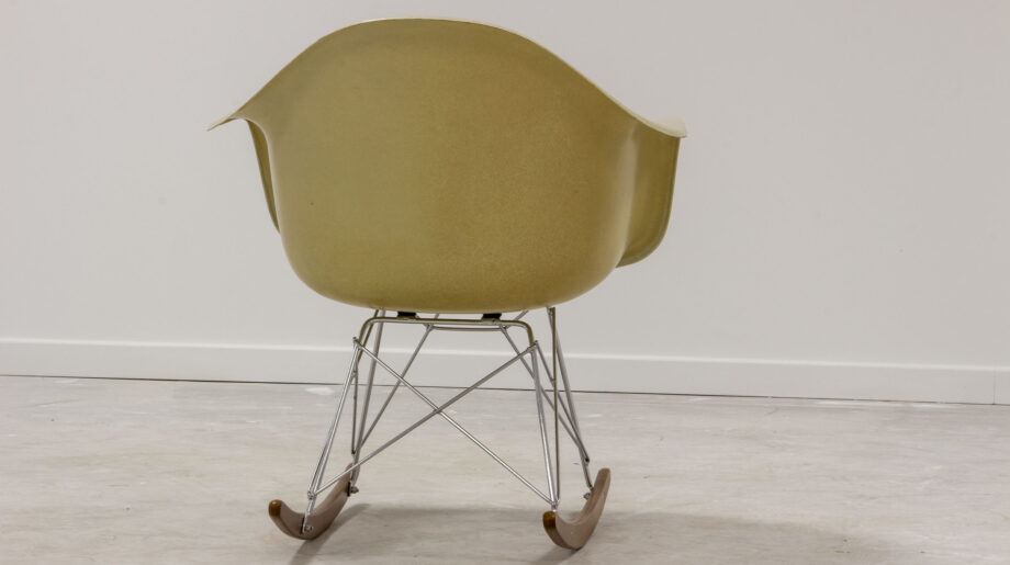 Fauteuil à bascule RAR Charles et Ray Eames édition Herman Miller