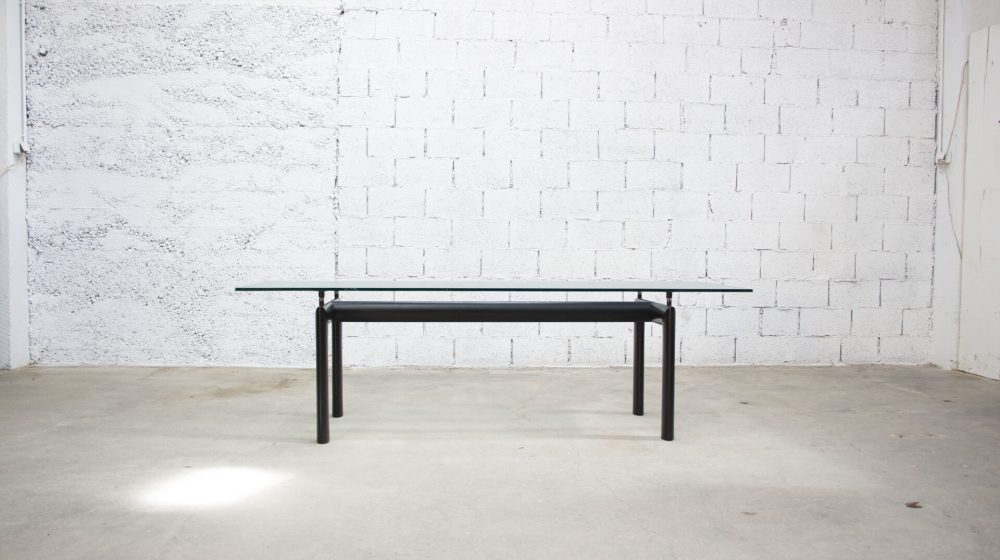 Table vintage  LC6 par Charlotte Perriand, Le Corbusier et Pierre Jeanneret pour Cassina