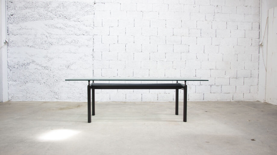 Table vintage  LC6 par Charlotte Perriand, Le Corbusier et Pierre Jeanneret pour Cassina