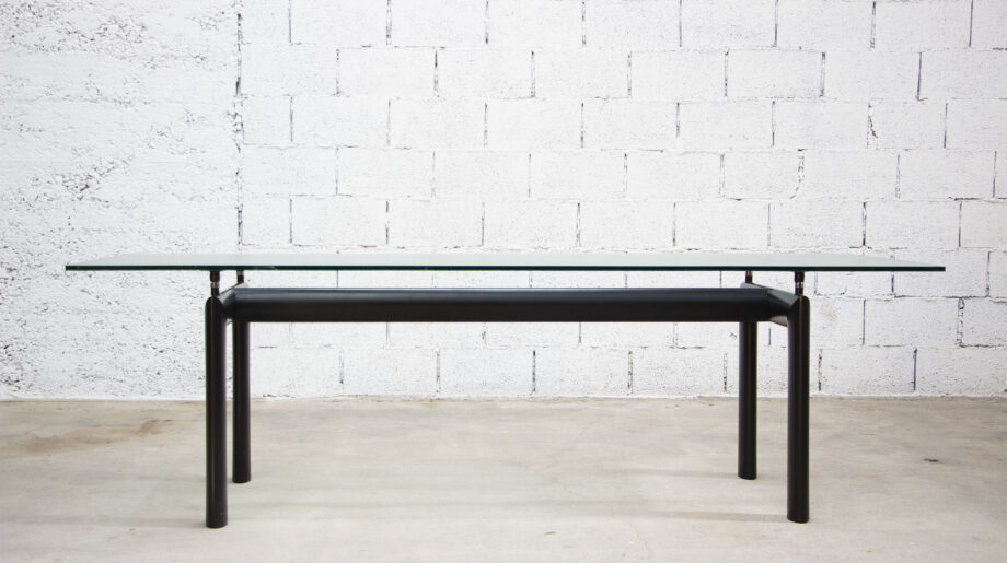 Table vintage  LC6 par Charlotte Perriand, Le Corbusier et Pierre Jeanneret pour Cassina