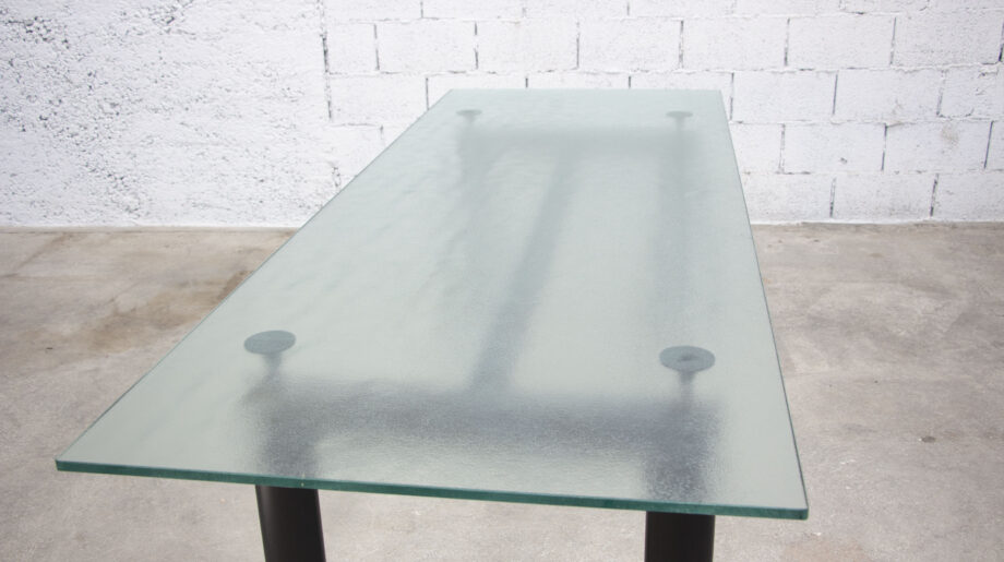 Table vintage  LC6 par Charlotte Perriand, Le Corbusier et Pierre Jeanneret pour Cassina
