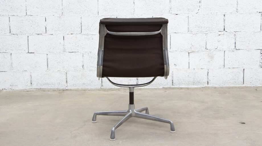 Chaise bureau Soft pad EA 205 de Charles et Ray Eames édition Herman Miller