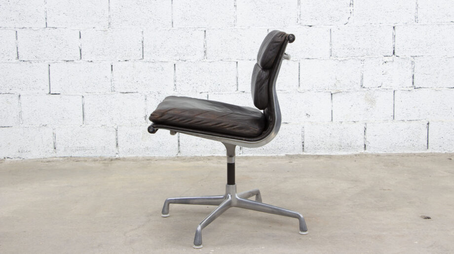 Chaise bureau Soft pad EA 205 de Charles et Ray Eames édition Herman Miller