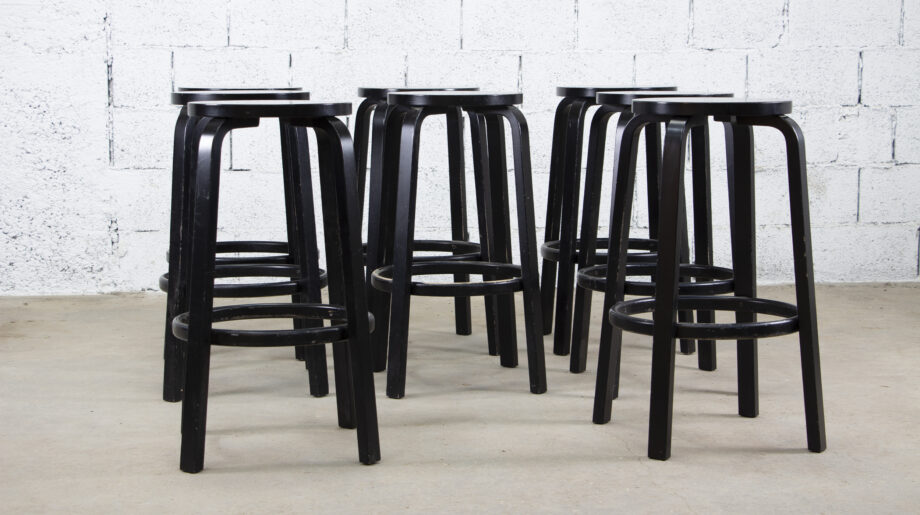 Tabouret Alvar Aalto édition Artek modèle 64