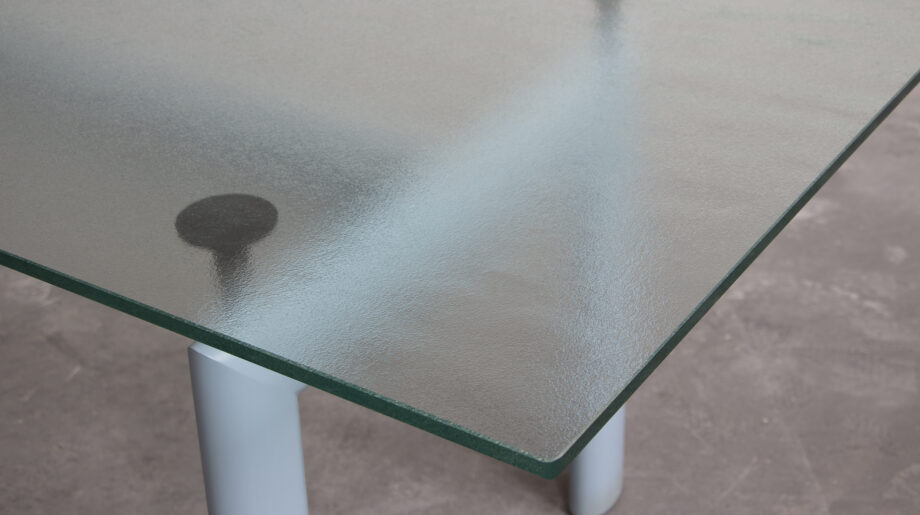 Table  Cassina  LC6 par Charlotte Perriand, Le Corbusier et Pierre Jeanneret