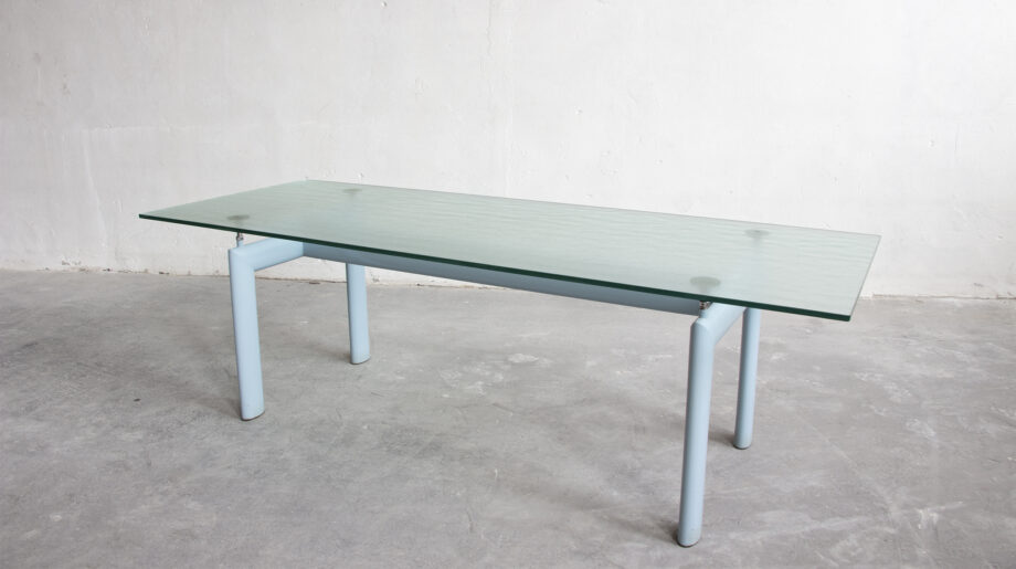 Table  Cassina  LC6 par Charlotte Perriand, Le Corbusier et Pierre Jeanneret