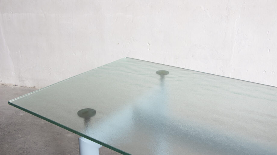Table  Cassina  LC6 par Charlotte Perriand, Le Corbusier et Pierre Jeanneret