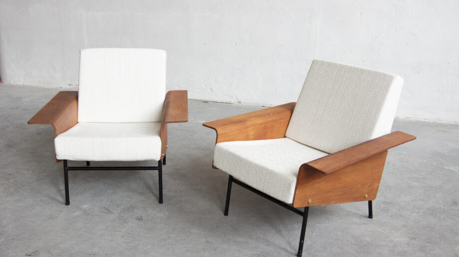 Paire de fauteuils G 10 bis de Pierre Guariche édition Airborne
