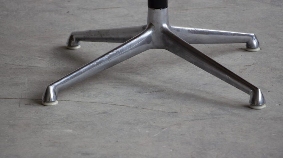 Table de Ray et Charles Eames édition Herman Miller