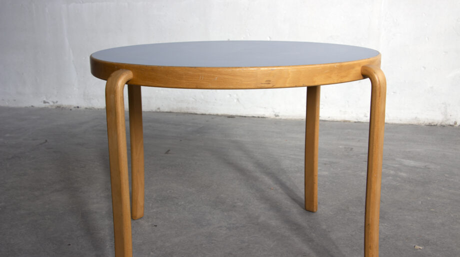Table de Rud Thygesen et Johnny Sorensen "8000 series" édition Magnus Olesen