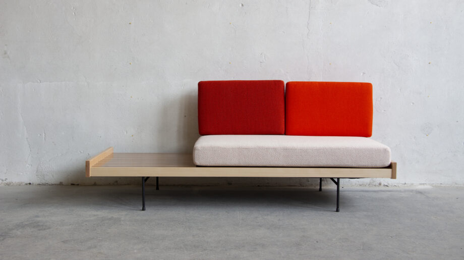 daybed-banquette-canapé-vintage-pierre-paulin-ligne-roset-meuble-tv-midcentury-french-old-design-designer-home-decoration-interieur-interior-118-modèle-lyon-paris-sofa-2