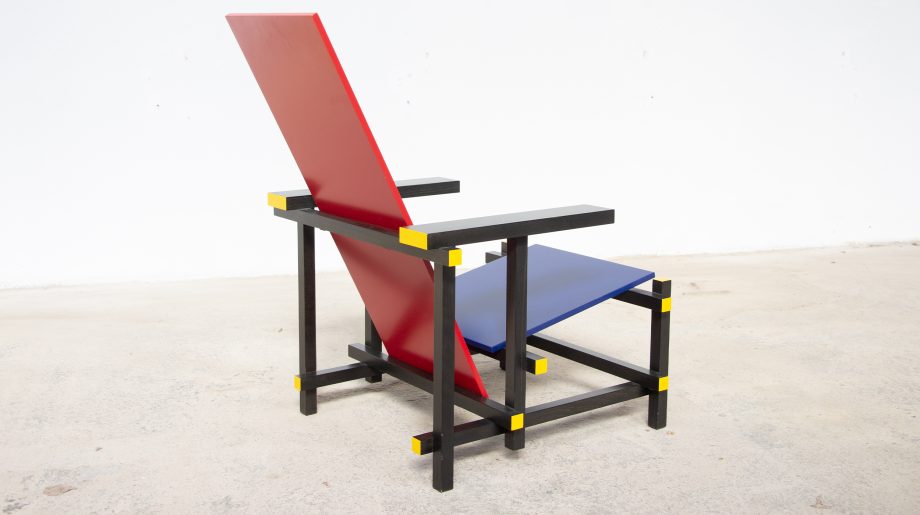 Red and blue chair par Gerrit Rietveld pour Cassina