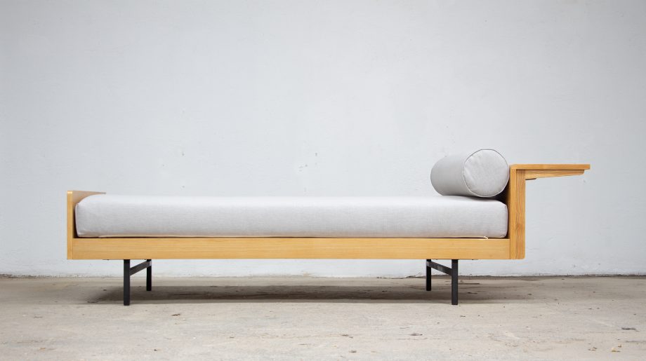 canapé-daybed-lit-repos-banquette-vintage-LC-5-Pierre-Guariche-Michel-Mortier-Joseph-André-Motte-Minvielle-arp-öldddesign-lyon