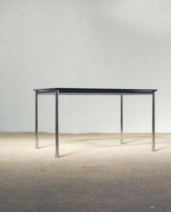 Table-vintage-bahaus-brutaliste-LC-10-tube-Charlotte-Perriand-Le-Corbusier-Pierre-Jeanneret-cassina-plateau-verre-chrome-midcentury-ölddesign