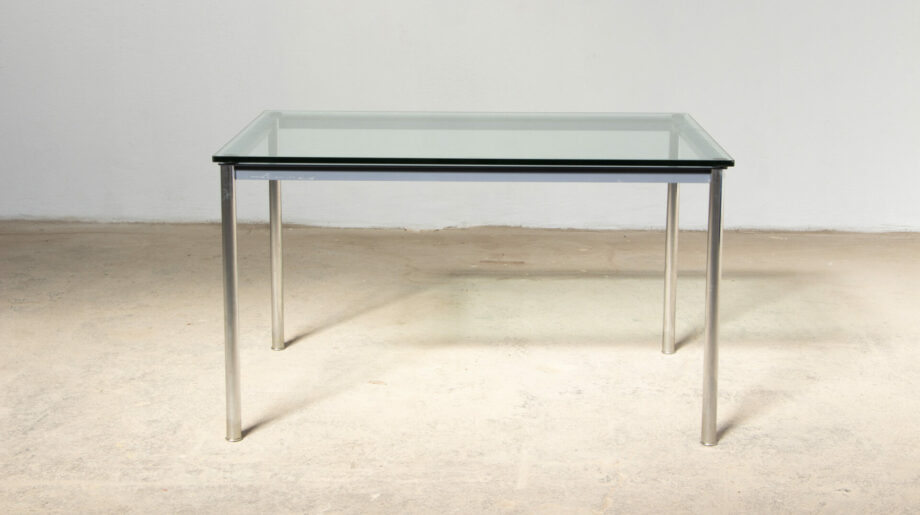 Table-vintage-bahaus-brutaliste-LC-10-tube-Charlotte-Perriand-Le-Corbusier-Pierre-Jeanneret-cassina-plateau-verre-chrome-midcentury-ölddesign