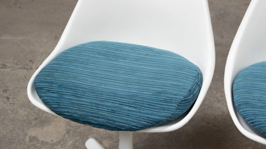 table-chaises-vintage-mid-century-space-age-modern-tulipe-tulip-knoll-arkana-maurice-burke-england-fiber-glass-fibre-verre-ölddesign