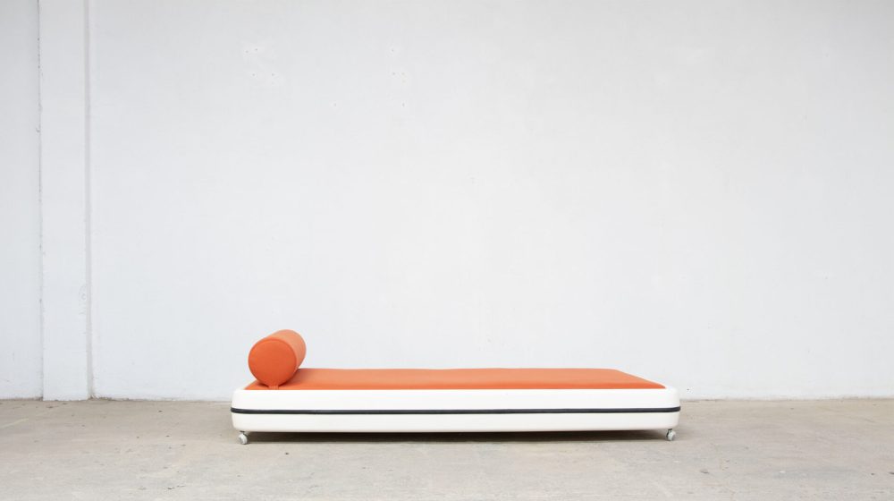daybed-bed-lit-repos-vintage-marc-held-prisunic-merrat-fibre-verre-fiberglasss-space-age-midcentury-french-design-seventies-70-ölddesign