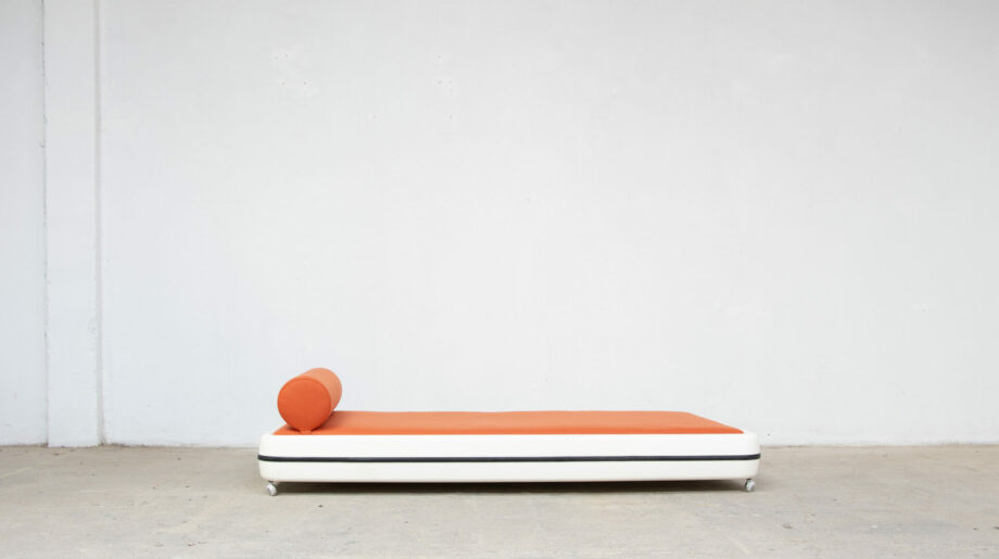 daybed-bed-lit-repos-vintage-marc-held-prisunic-merrat-fibre-verre-fiberglasss-space-age-midcentury-french-design-seventies-70-ölddesign
