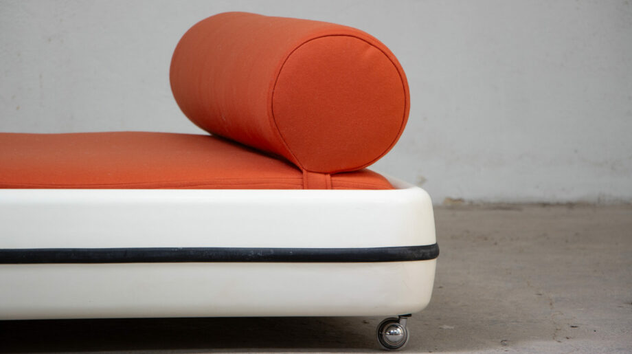 daybed-bed-lit-repos-vintage-marc-held-prisunic-merrat-fibre-verre-fiberglasss-space-age-midcentury-french-design-seventies-70-ölddesign