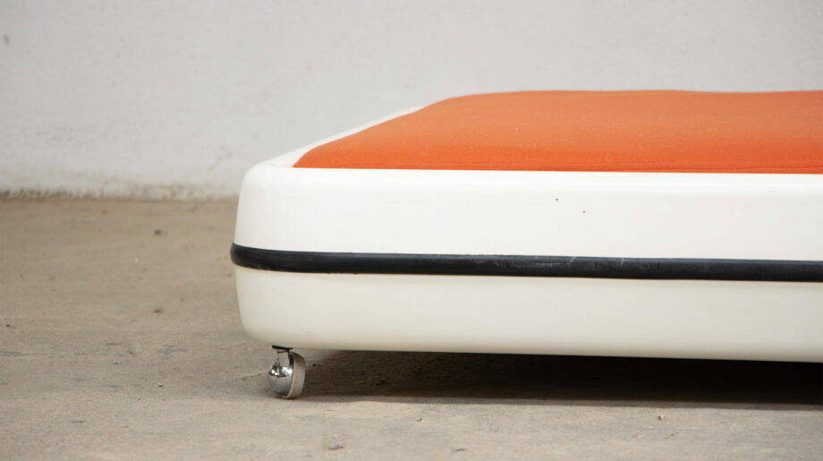 daybed-bed-lit-repos-vintage-marc-held-prisunic-merrat-fibre-verre-fiberglasss-space-age-midcentury-french-design-seventies-70-ölddesign