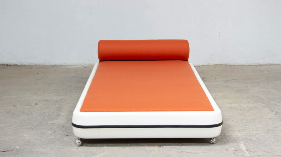 daybed-bed-lit-repos-vintage-marc-held-prisunic-merrat-fibre-verre-fiberglasss-space-age-midcentury-french-design-seventies-70-ölddesign