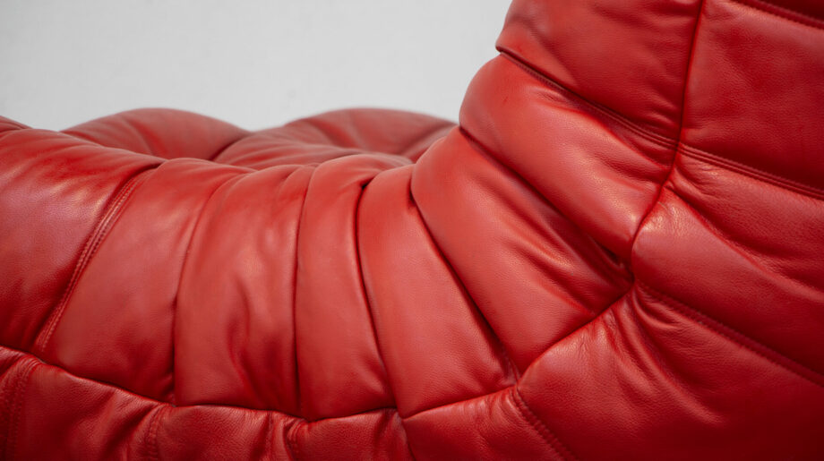 canapé-sofa-togo-ligne-roset-michel-ducaroy-vintage-1970-armchair-chair-leather-rouge-red-ölddesign