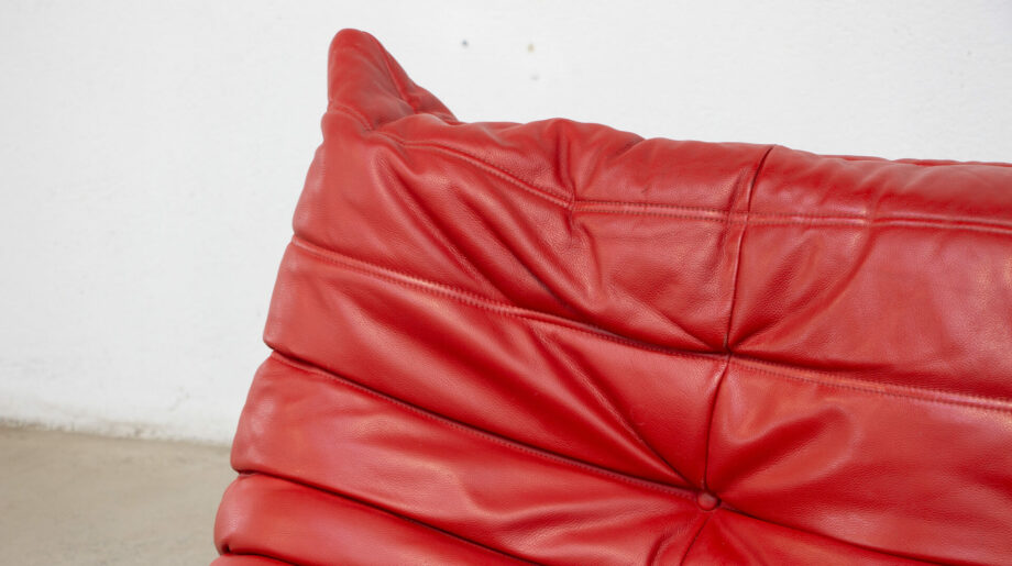 canapé-sofa-togo-ligne-roset-michel-ducaroy-vintage-1970-armchair-chair-leather-rouge-red-ölddesign