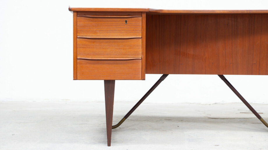 bureau-vintage-desk-danish-modern-teck-teak-peter-lovig-nielsen-1964-danois-scandinave-boomrang-ölddesign