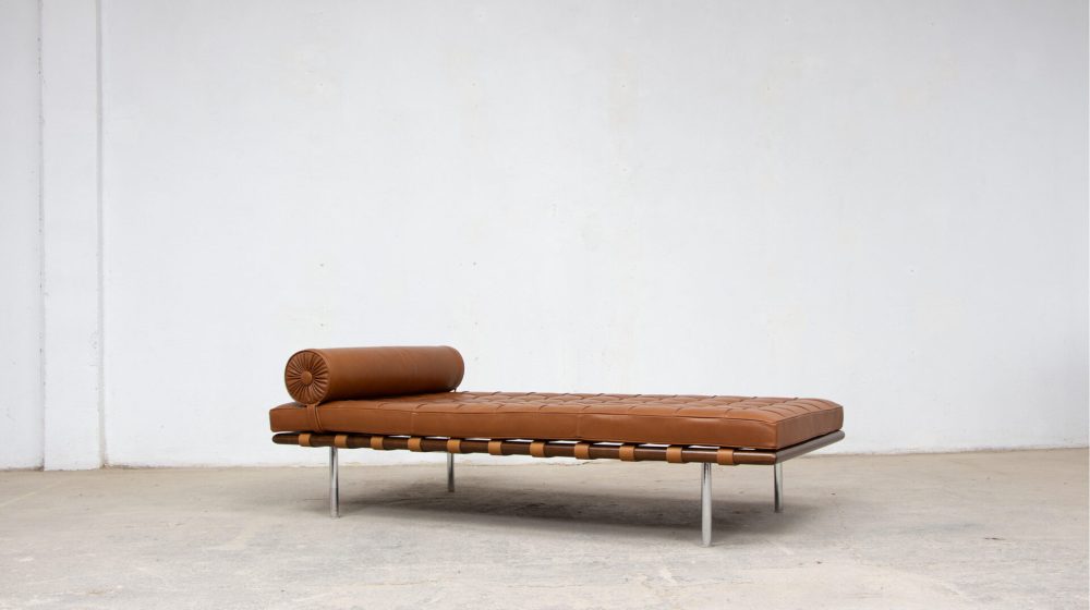 daybed-divan-lit-repos-barcelona-knoll-international-ludwig-mies-van-der-rohe-leather-cuir-cognac-brown-ölddesign-midcentury-bauhaus-moderniste