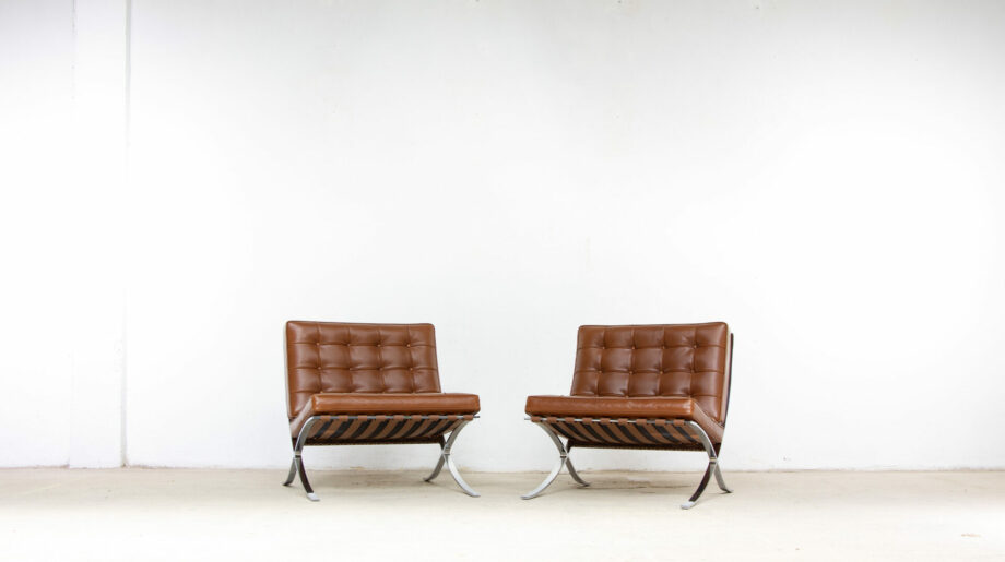 fauteuils-chair-barcelona-knoll-international-ludwig-mies-van-der-rohe-leather-cuir-cognac-brown-ottoman-ölddesign-midcentury-bauhaus-moderniste