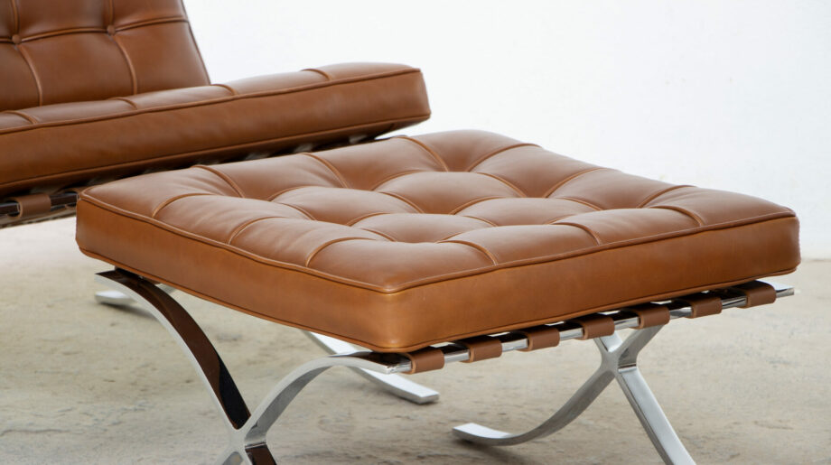 fauteuils-chair-barcelona-knoll-international-ludwig-mies-van-der-rohe-leather-cuir-cognac-brown-ottoman-ölddesign-midcentury-bauhaus-moderniste