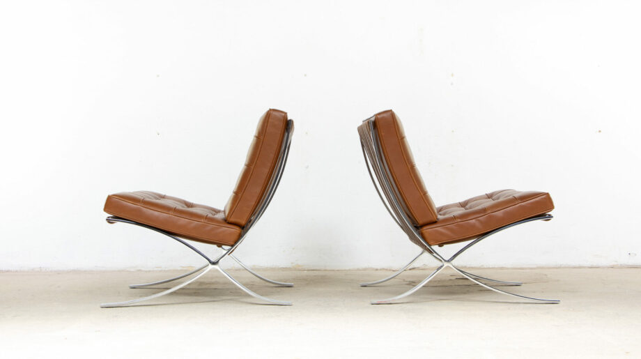 fauteuils-chair-barcelona-knoll-international-ludwig-mies-van-der-rohe-leather-cuir-cognac-brown-ottoman-ölddesign-midcentury-bauhaus-moderniste