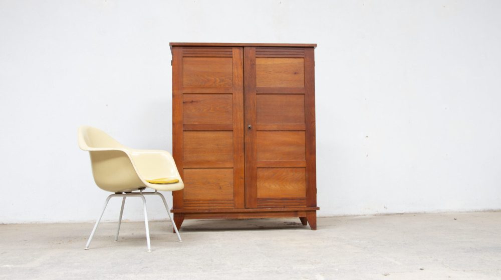 armoire-rene-gabriel-chêne-reconsruction-1945-1950-massif-oak-france-french-design-ölddesign-eames-chair