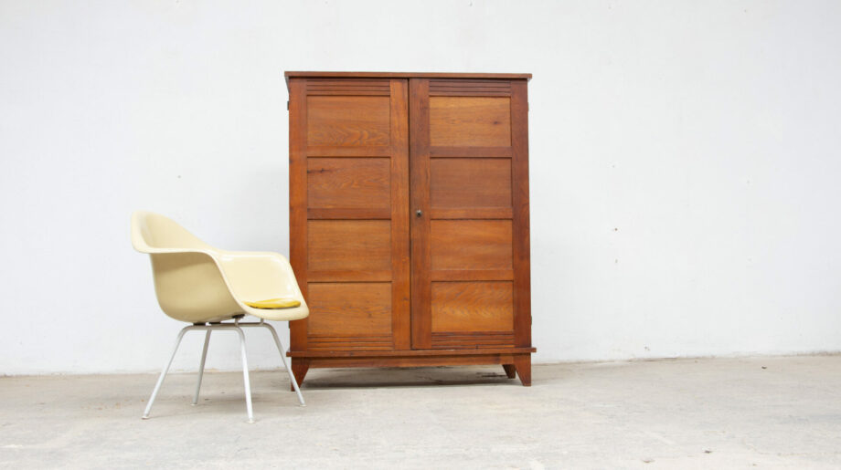 armoire-rene-gabriel-chêne-reconsruction-1945-1950-massif-oak-france-french-design-ölddesign-eames-chair