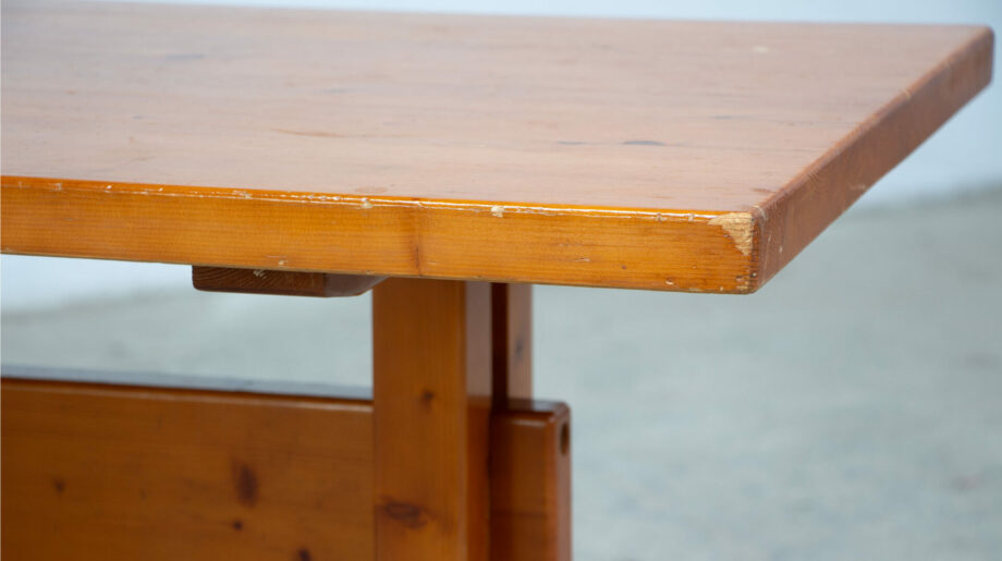 table-dining-charlotte-perriand-pin-les-arcs-france-french-design-olddesign-1960-pine