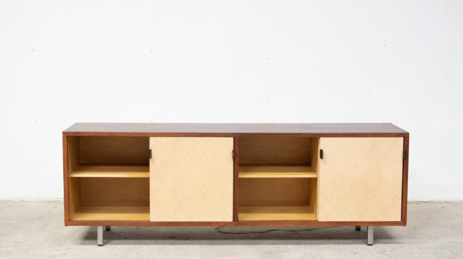 enfilade-sideboard-vintage-knoll-florence-international-noyer-walnut-moderniste-moderne-credenza-ölddesign-american-mid-century-raffia-rattan-raphia-osier-116