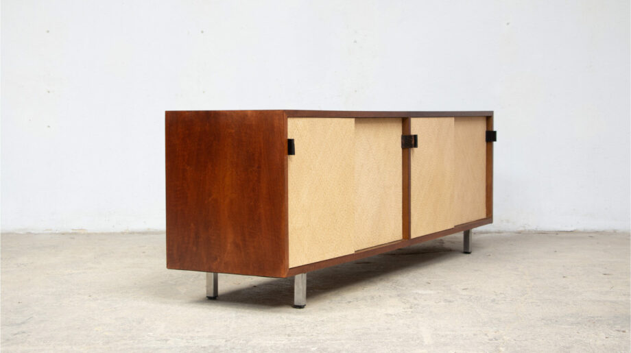 enfilade-sideboard-vintage-knoll-florence-international-noyer-walnut-moderniste-moderne-credenza-ölddesign-american-mid-century-raffia-rattan-raphia-osier-116