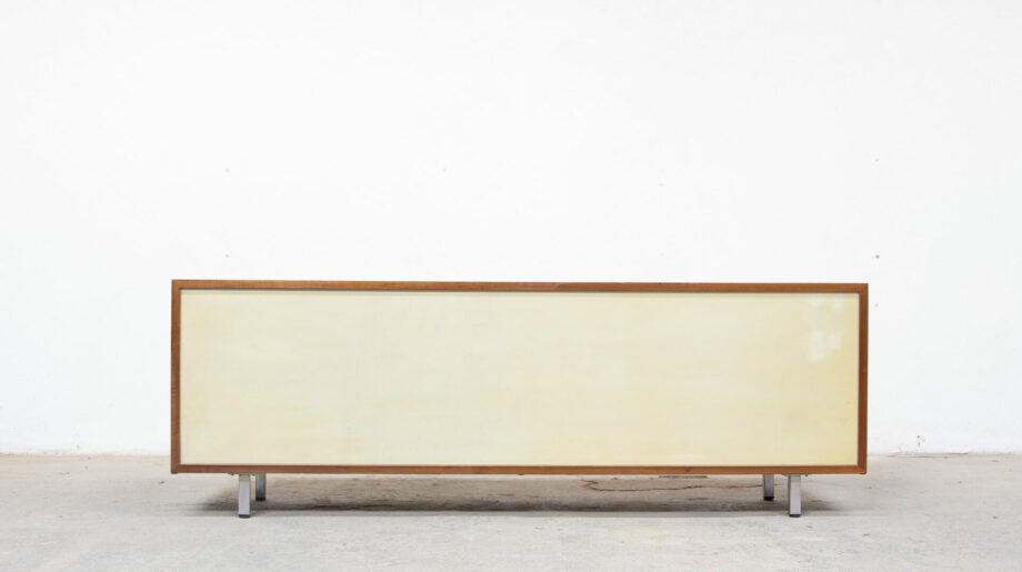 enfilade-sideboard-vintage-knoll-florence-international-noyer-walnut-moderniste-moderne-credenza-ölddesign-american-mid-century-raffia-rattan-raphia-osier-116
