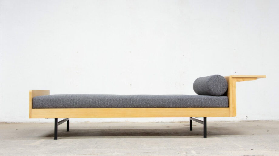canapé-daybed-lit-repos-banquette-vintage-LC-5-Pierre-Guariche-Michel-Mortier-Joseph-André-Motte-Minvielle-arp-öldddesign-lyon-lc5-mid-century-olddesign-french-design-1960-jour