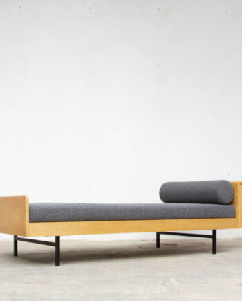 canapé-daybed-lit-repos-banquette-vintage-LC-5-Pierre-Guariche-Michel-Mortier-Joseph-André-Motte-Minvielle-arp-öldddesign-lyon-lc5-mid-century-olddesign-french-design-1960-jour