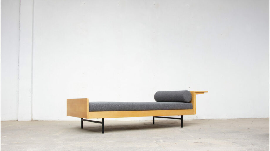 canapé-daybed-lit-repos-banquette-vintage-LC-5-Pierre-Guariche-Michel-Mortier-Joseph-André-Motte-Minvielle-arp-öldddesign-lyon-lc5-mid-century-olddesign-french-design-1960-jour