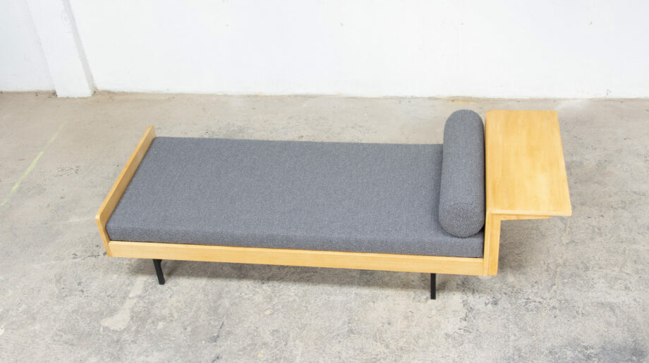 canapé-daybed-lit-repos-banquette-vintage-LC-5-Pierre-Guariche-Michel-Mortier-Joseph-André-Motte-Minvielle-arp-öldddesign-lyon-lc5-mid-century-olddesign-french-design-1960-jour