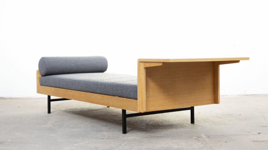 canapé-daybed-lit-repos-banquette-vintage-LC-5-Pierre-Guariche-Michel-Mortier-Joseph-André-Motte-Minvielle-arp-öldddesign-lyon-lc5-mid-century-olddesign-french-design-1960-jour