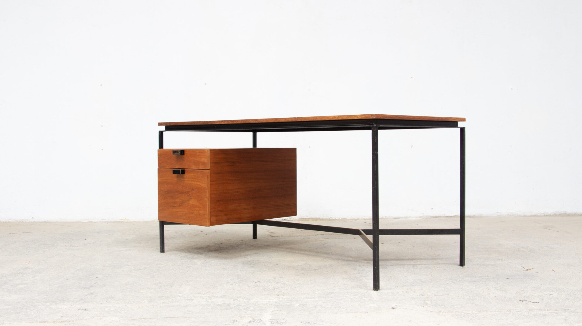 bureau-desk-vintage-pierre-paulin-thonet-mid-century-french-cm-172-olddesign-designer-home-decoration-teak-teck-modernisme