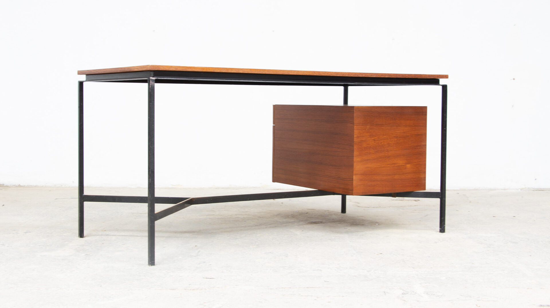 bureau-desk-vintage-pierre-paulin-thonet-mid-century-french-cm-172-olddesign-designer-home-decoration-teak-teck-modernisme