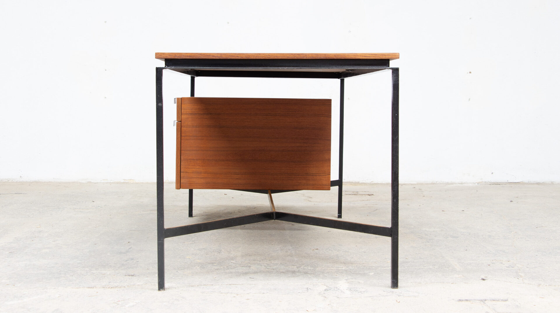 bureau-desk-vintage-pierre-paulin-thonet-mid-century-french-cm-172-olddesign-designer-home-decoration-teak-teck-modernisme