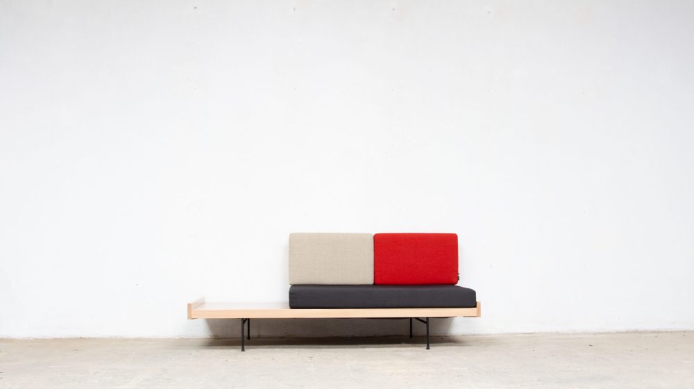 daybed-banquette-canapé-vintage-pierre-paulin-ligne-roset-meuble-tv-midcentury-french-old-design-designer-home-decoration-interieur-interior-118-ölddesign